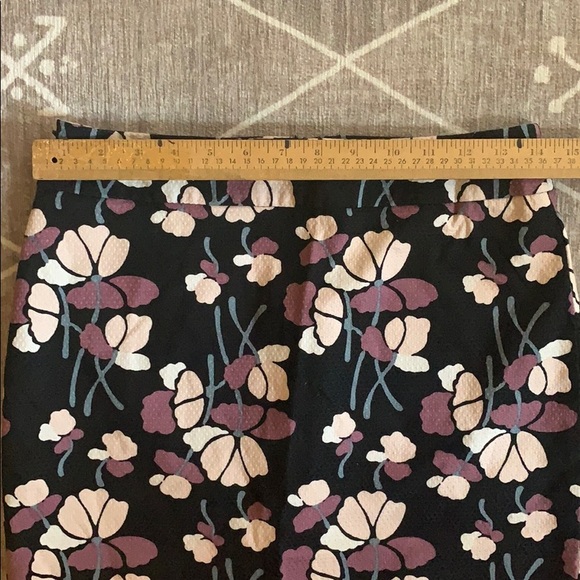 Ann Taylor Pencil Skirt Gingko Pattern - Picture 2 of 7